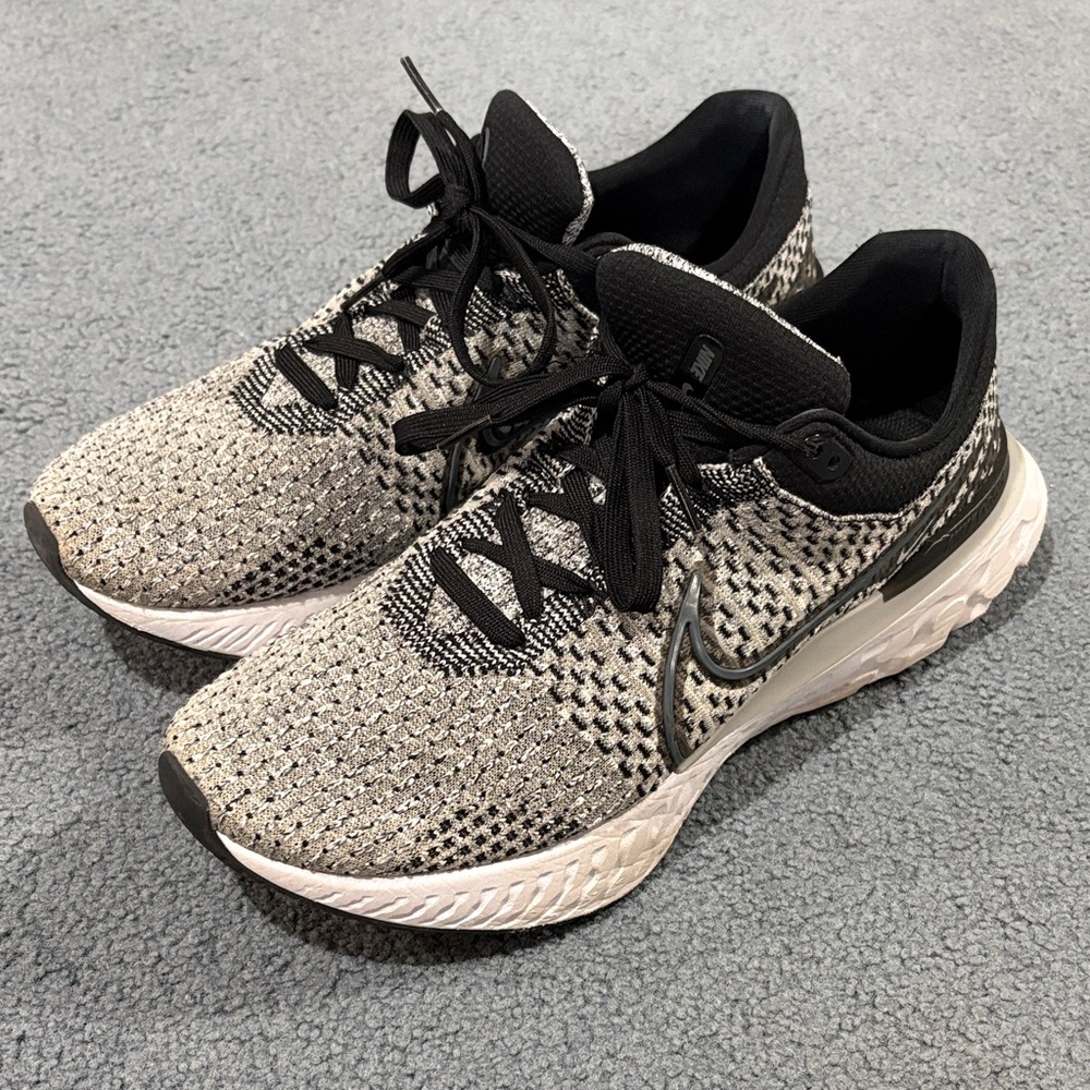 Nike Infinity Run Flyknit Black and White Knit Sneakers (No Box)